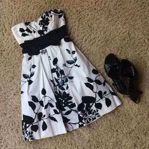 Speechless Strapless White Flower Print Dress